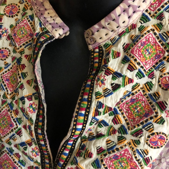 Common Thread Embroidered Top size Medium - Picture 3 of 10